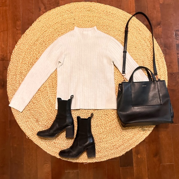 Uniqlo Sweater - Picture 1 of 5